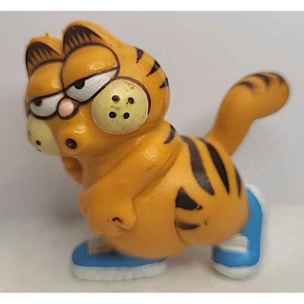 Vintage Lot of 4 Garfield PVC Sports Figures Golf Soccer Skating Walk Running